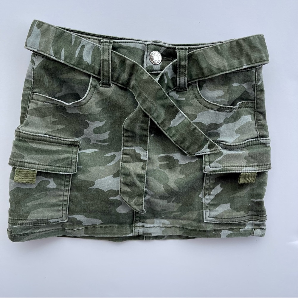 Justice Girls Size 7 Camo stretch skirt with attached shorts belted